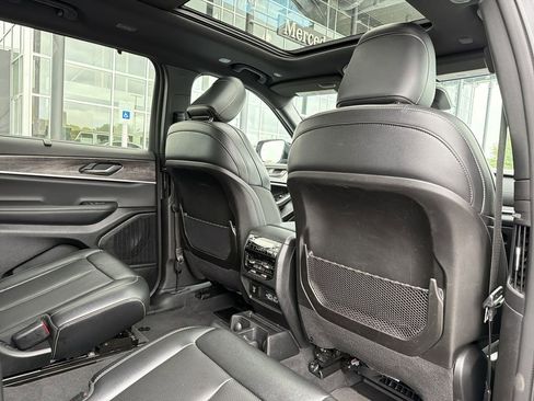 Used 2024 Jeep Grand Cherokee L Limited w/ Luxury Tech Group II AWD/4WD image 18