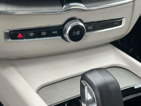 Certified 2023 Volvo XC60 B5 Plus w/ Climate Package image 28