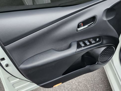 Used 2017 Toyota Prius Four image 28