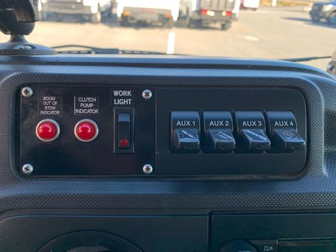 Used 2017 Ford E-350 and Econoline 350 Super Duty image 17