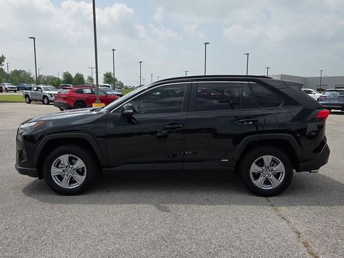 Used 2025 Toyota RAV4 XLE w/ Convenience Package AWD/4WD image 3