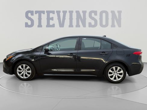 Used 2021 Toyota Corolla LE FWD image 2