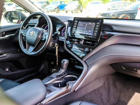 Used 2023 Toyota Camry SE FWD image 9