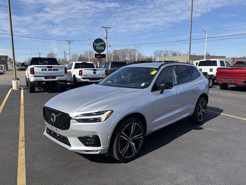 Used 2021 Volvo XC60 T5 R-Design w/ Advanced Package image 4