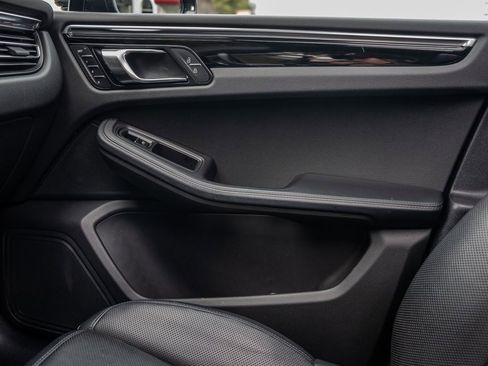 Used 2024 Porsche Macan Base w/ Premium Plus Package image 13