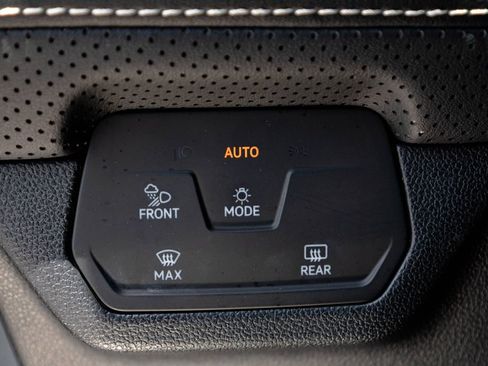 Used 2024 Volkswagen Atlas SE AWD/4WD image 23