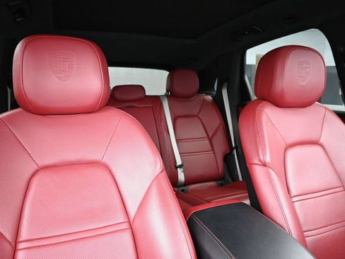 Certified 2023 Porsche Cayenne Platinum Edition AWD/4WD image 30