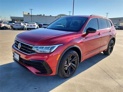 Certified 2024 Volkswagen Tiguan SE R-Line image 8