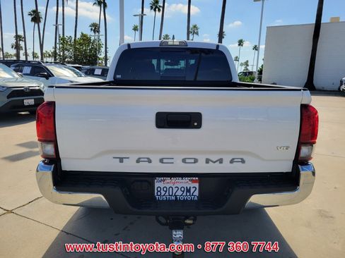 Certified 2018 Toyota Tacoma SR5 image 5