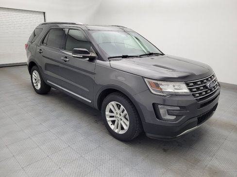 Used 2017 Ford Explorer XLT w/ Equipment Group 202A FWD image 11