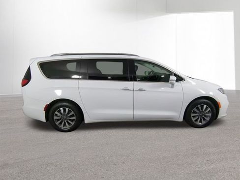 Used 2021 Chrysler Pacifica Touring-L image 38