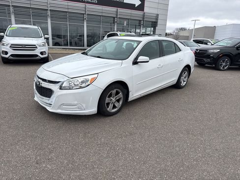 Used 2015 Chevrolet Malibu LT image 1