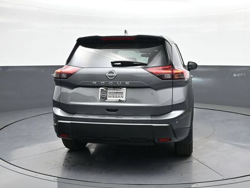Certified 2026 Nissan Rogue SV FWD image 8