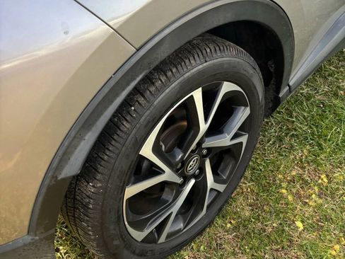 Used 2018 Toyota C-HR image 36