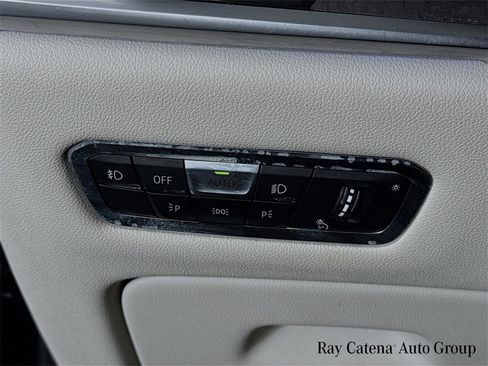 Used 2022 BMW X7 M50i image 10