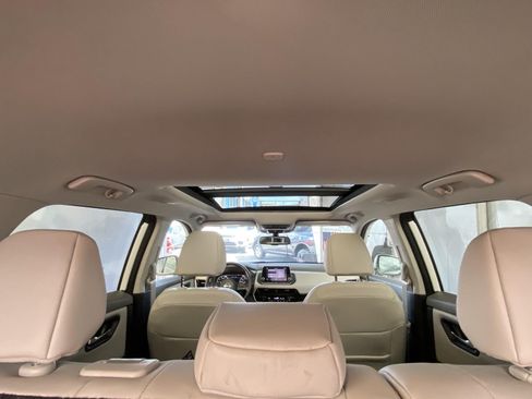 Used 2023 Nissan Rogue SL AWD/4WD image 16