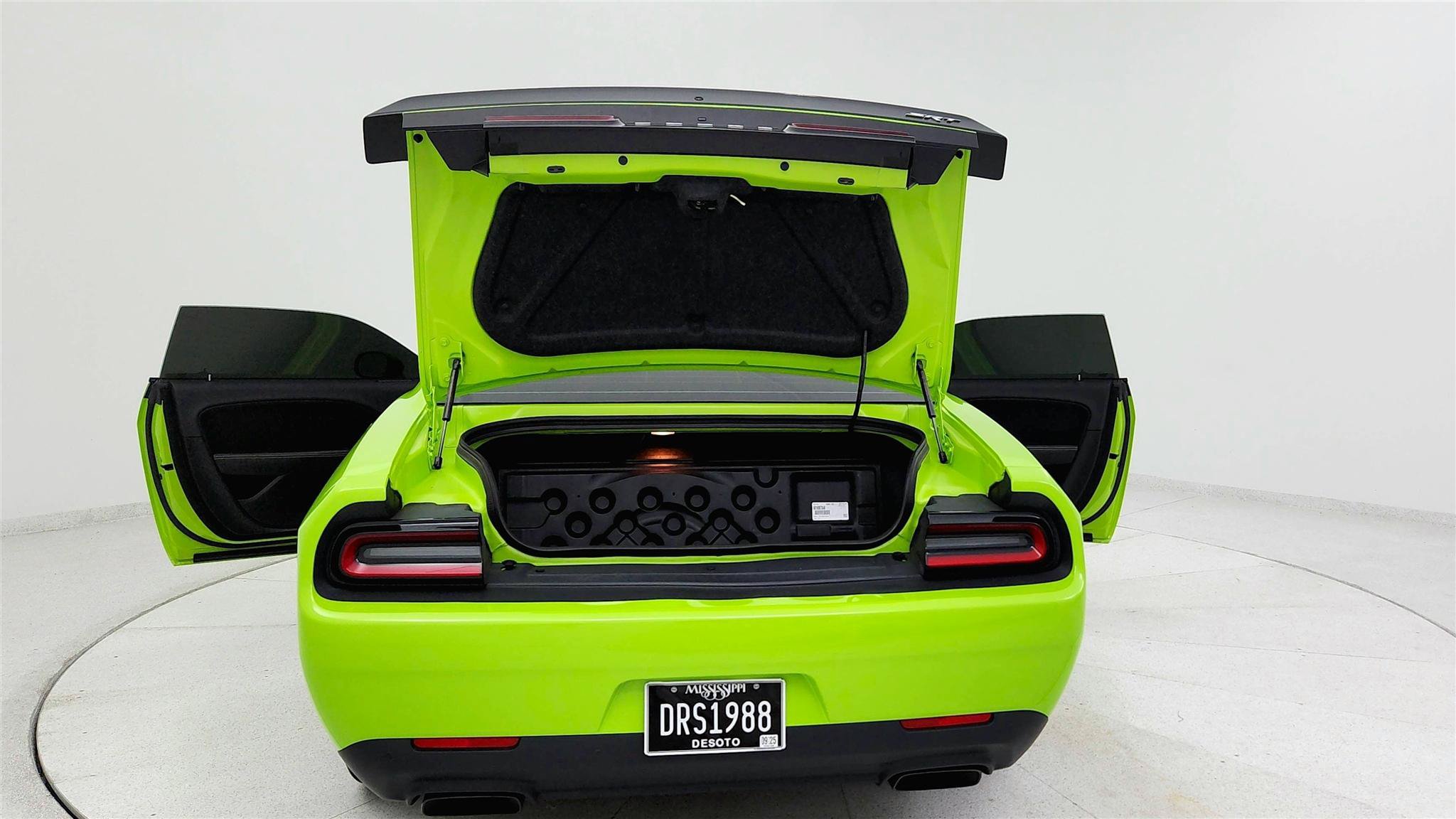 Used 2015 Dodge Challenger SRT Hellcat RWD image 24