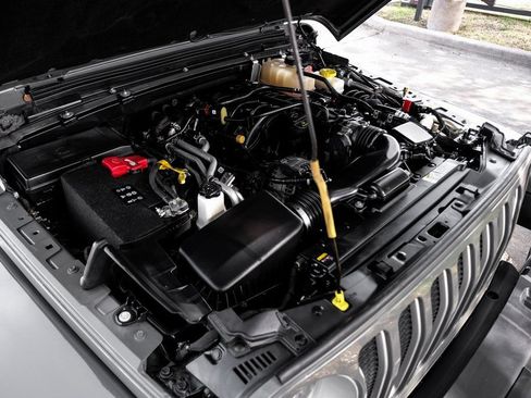 Used 2022 Jeep Wrangler Unlimited Sahara w/ Cold Weather Group AWD/4WD image 63