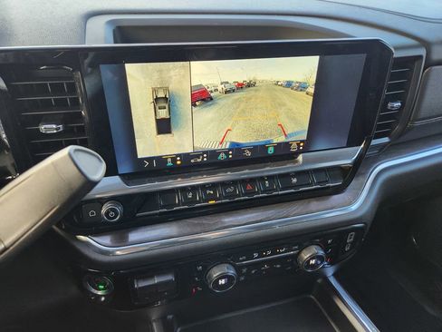 Used 2024 Chevrolet Silverado 2500 LTZ w/ LTZ Convenience Package image 10