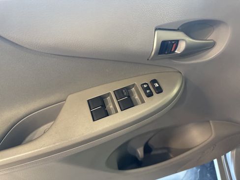 Used 2012 Toyota Corolla LE image 18