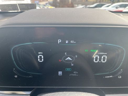 Used 2023 Kia Niro EX image 23