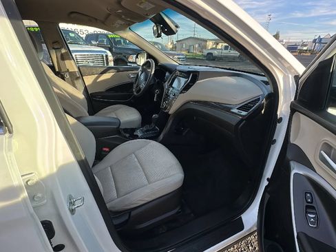 Used 2019 Hyundai Santa Fe XL SE AWD/4WD image 13