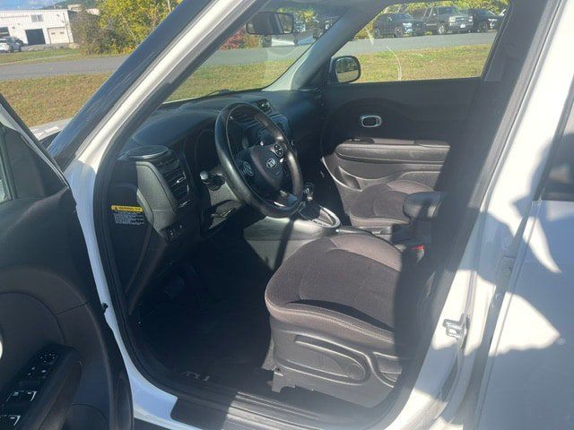 Used 2018 Kia Soul FWD image 6