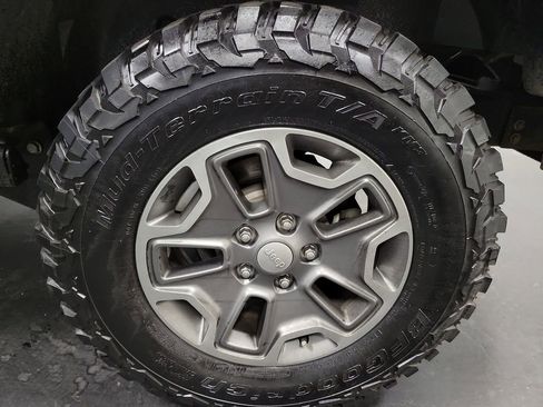 Used 2014 Jeep Wrangler Unlimited Rubicon w/ Connectivity Group image 11