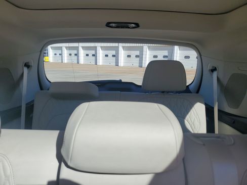 Used 2022 BMW X7 xDrive40i w/ Premium Package image 14