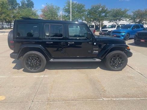 Certified 2024 Jeep Wrangler Unlimited Sahara w/ Technology Group AWD/4WD image 8