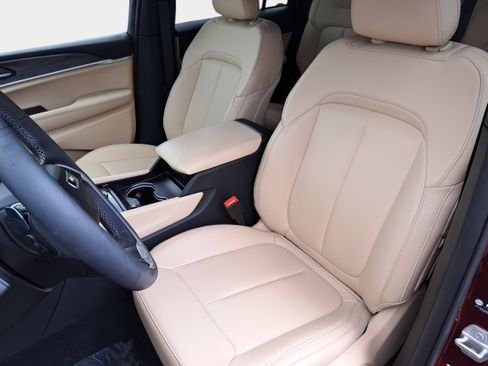Used 2025 Jeep Grand Cherokee Limited RWD image 16
