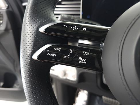 Used 2025 Mercedes-Benz GLS 450 4MATIC image 11