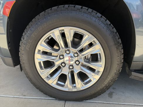Used 2021 GMC Yukon XL Denali AWD/4WD image 9
