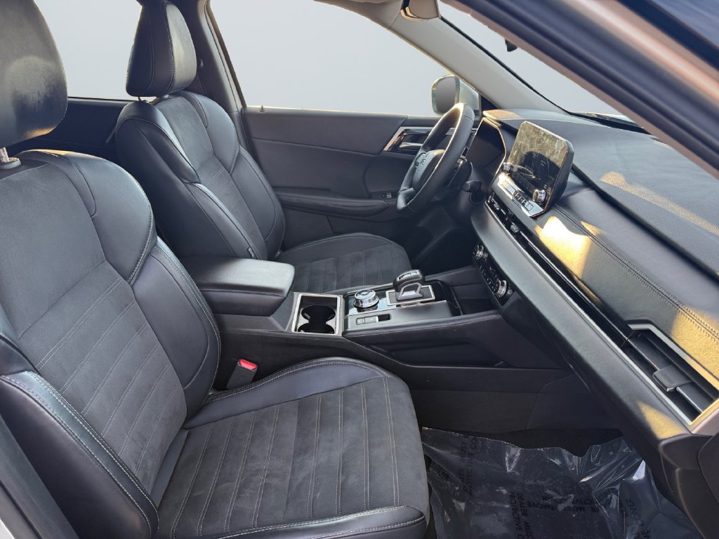 Used 2024 Mitsubishi Outlander AWD image 15