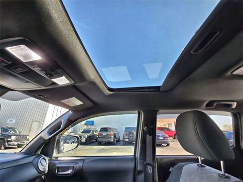 Used 2020 Toyota Tacoma TRD Off-Road image 26