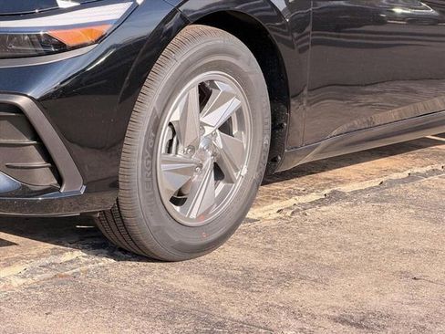 New 2026 Hyundai Elantra SE FWD image 15
