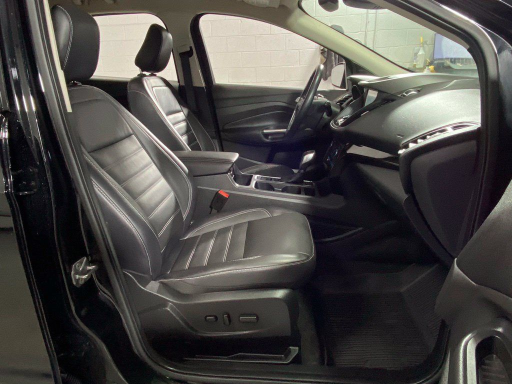 Used 2018 Ford Escape Titanium w/ Ford Safe & Smart Package AWD/4WD image 30