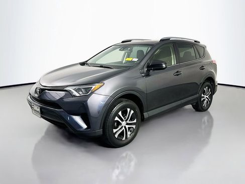 Used 2017 Toyota RAV4 LE AWD/4WD image 3