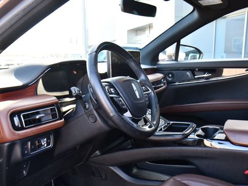 Used 2022 Lincoln Nautilus Reserve w/ Equipment Group 201A image 11