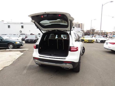 Used 2025 Mercedes-Benz GLB 250 4MATIC image 27