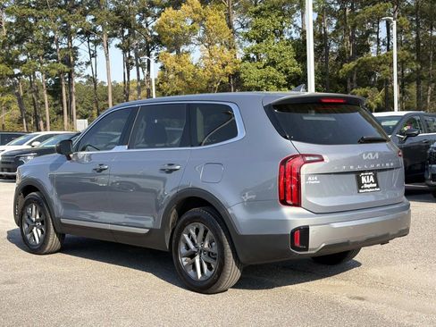 Used 2025 Kia Telluride LX image 6