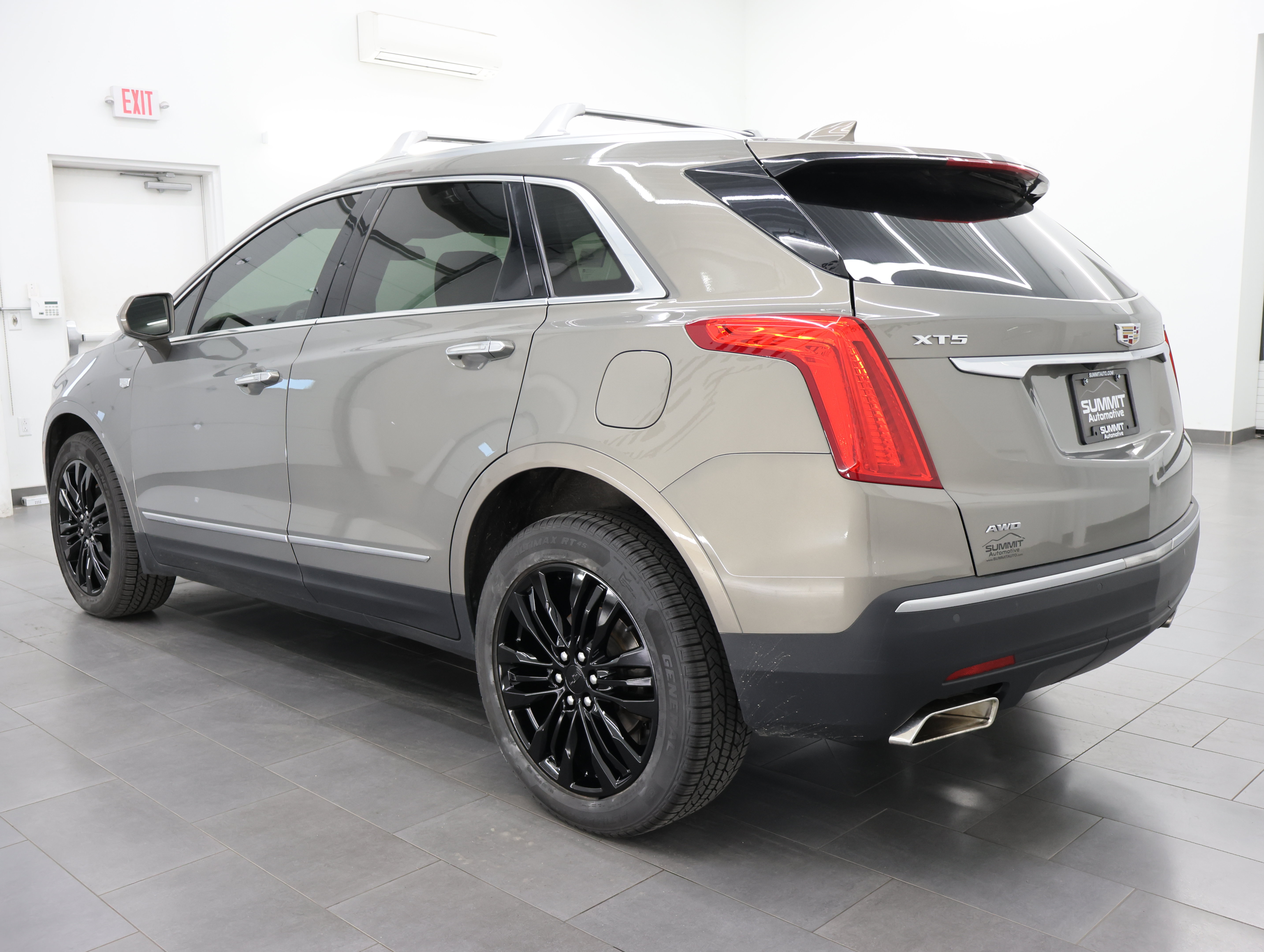 Used 2017 Cadillac XT5 Premium Luxury AWD/4WD image 6