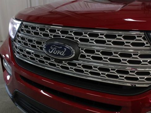 Used 2023 Ford Explorer Limited w/ Limited Technology Package image 32