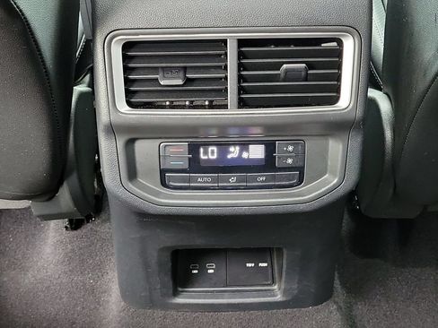 Used 2024 Volkswagen Atlas SE w/ Black Wheel Package FWD image 13