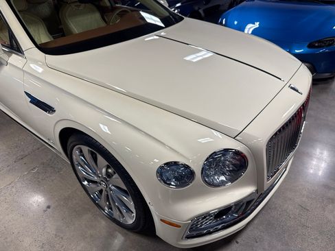 Used 2022 Bentley Flying Spur Plug-In Hybrid AWD/4WD image 7