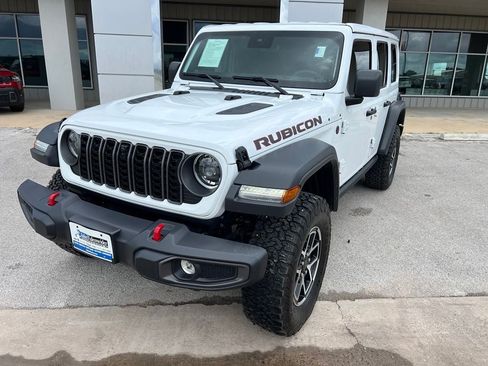Used 2025 Jeep Wrangler Unlimited Rubicon w/ Convenience Group AWD/4WD image 2