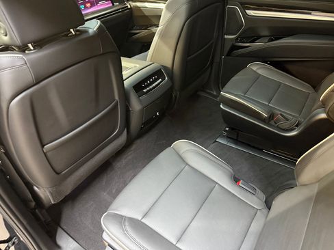 Certified 2025 Cadillac Escalade ESV Premium Luxury image 47