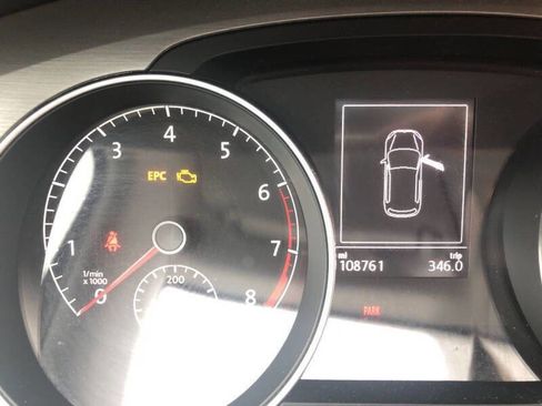 Used 2015 Volkswagen Golf SE image 11