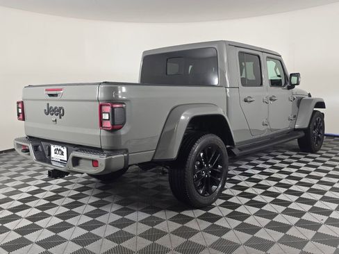 Used 2022 Jeep Gladiator Overland image 3
