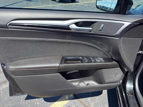 Used 2015 Ford Fusion SE w/ Equipment Group 201A FWD image 13